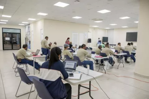 Entrenan a nuevos talentos para el sector eléctrico
