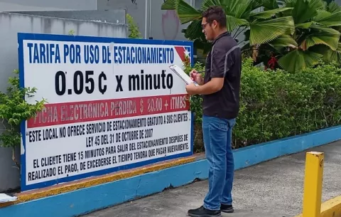 Detectan juega vivo en el cobro de estacionamientos