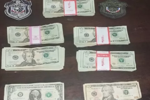 Atrapan a un bocatoreño con 10 mil dólares en efectivo
