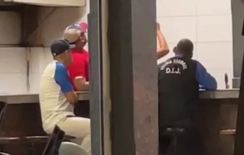 Empleado de restaurante es herido de bala en Colón 