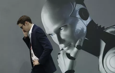 Plantean pacto global para controlar inteligencia artificial