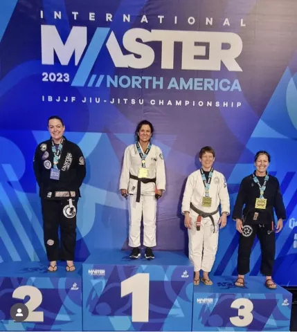 Panameña gana dos medallas de oro en California