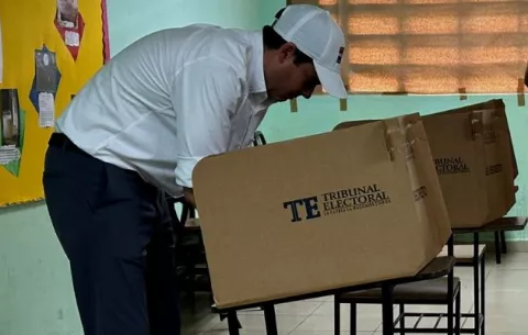 PRD elige a José Gabriel Carrizo como candidato presidencial 2024
