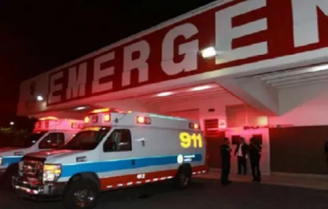 Lanzan ráfaga de balas desde un auto; menor muere