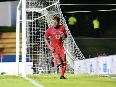 Panamá enfocada en partido con Canadá  
