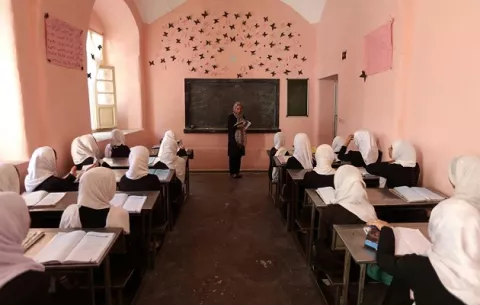 Envenenan a 82 niñas en  Afganistán