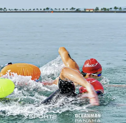 Nadadores de 22 países en el Oceanman 2023