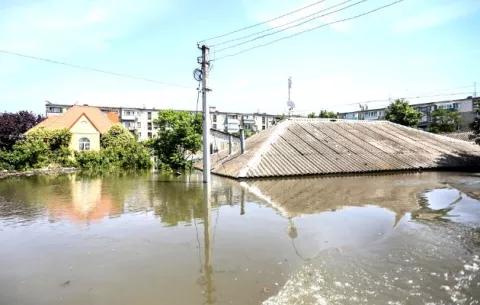 Cadáveres y saqueos: Bajada del agua revela horror en Jersón