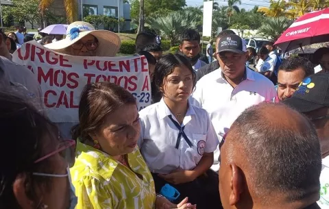 Protestan en San Carlos, exigen construir puente peatonal