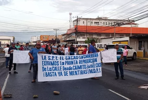 Protestan frente a sede regional del MOP en La Chorrera  