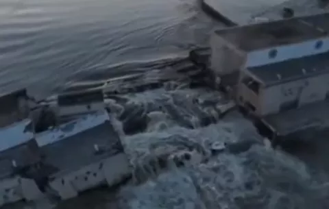 Voladura de una presa en Ucrania enciende nuevas alarmas
