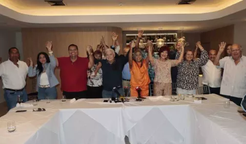 Martinelli aborda temas nacionales con diputados