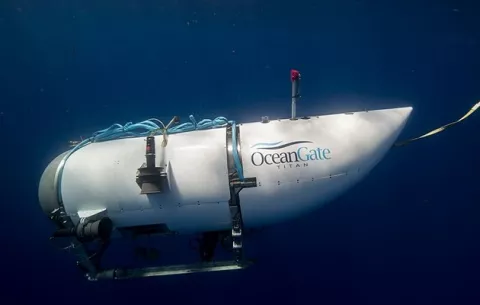 Se agota el tiempo para el submarino que visitaba al Titanic