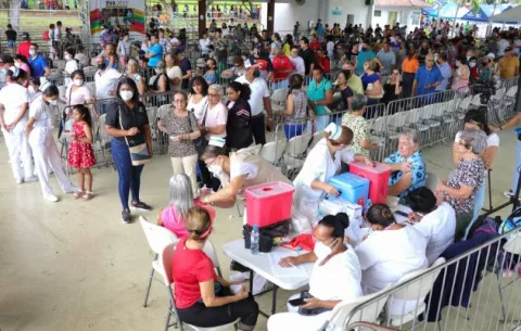 Concurrida jornada de vacunación en el Parque Omar