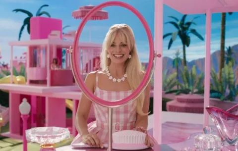 Barbie, más allá de la controvertida rubia de plástico