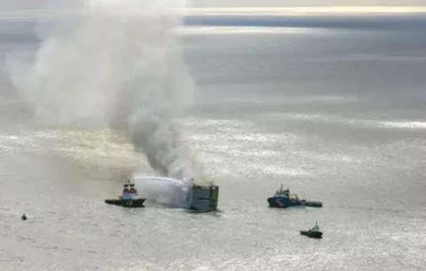 Panamá colabora en investigación sobre incendio en buque 