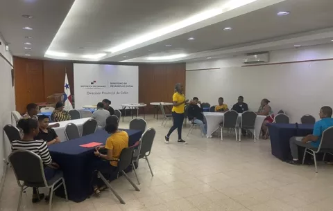 Colón: Capacitan a jóvenes sobre administración del tiempo