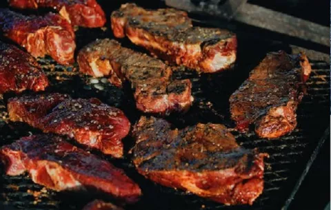 Comer carne genera 4 veces más gases de efecto invernadero