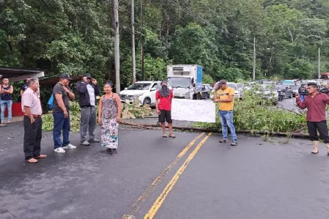 Cierre de calle en Quebrada Ancha incomunica Colón