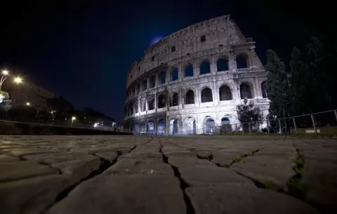 Joven que rayó el coliseo romano: 'No sabía que era antiguo'