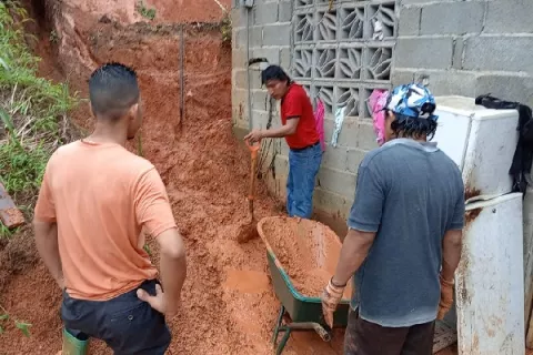 Mal tiempo sigue dejando afectaciones en Colón