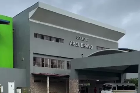 Hallan arma en colegio Abel Bravo; investigan a estudiante