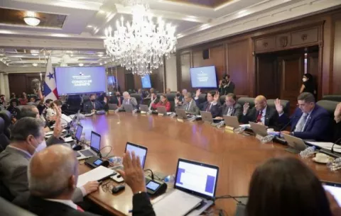 Proyecto de ley busca regular a los trabajadores sociales