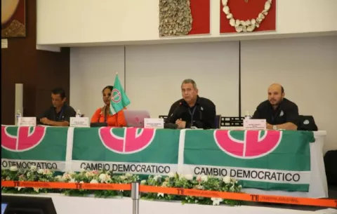 Cierran mesas e inicia conteo de votos en primarias de CD