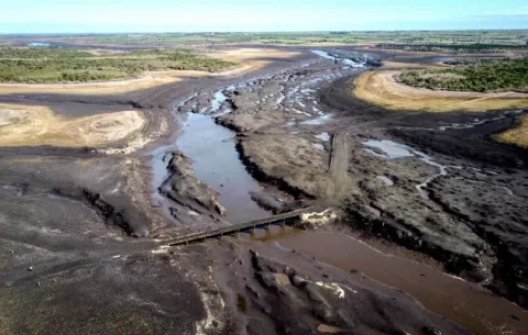 Crisis hídrica arrecia en Uruguay; agua no es apta