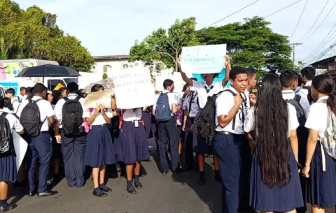  Estudiantes del Moisés reciben clases en malas condiciones