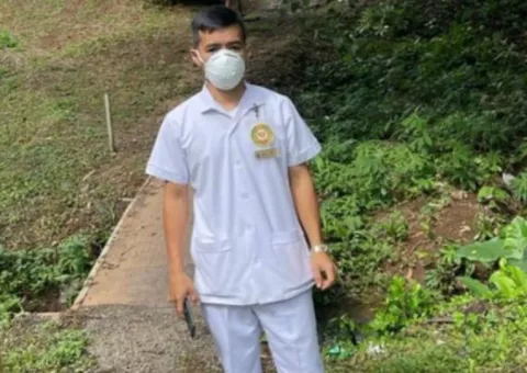 Estudiante de enfermería fallece al impactar moto con camión