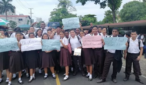 Rebelión estudiantil por mal estado de las escuelas