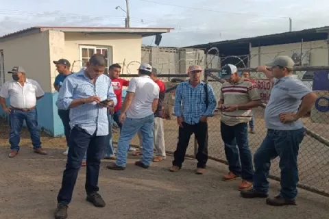 Extrabajadores del Miviot de Herrera exigen pagos adeudados