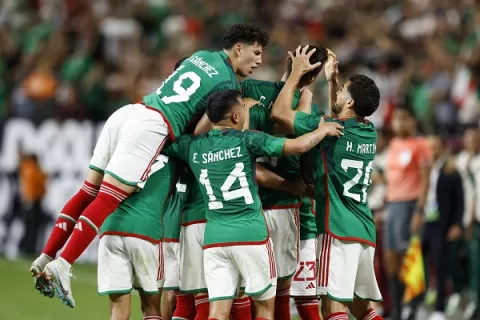 México golea a Jamaica y jugará la final contra Panamá