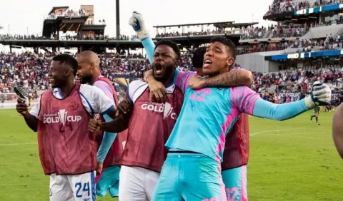 Orlando Mosquera con sus manos lleva a Panamá a la final 