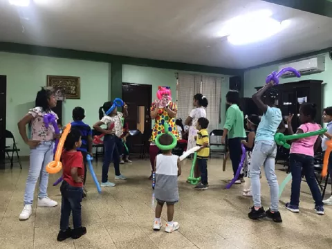 Llevan alegría al Hogar San José de Malambo en Arraiján