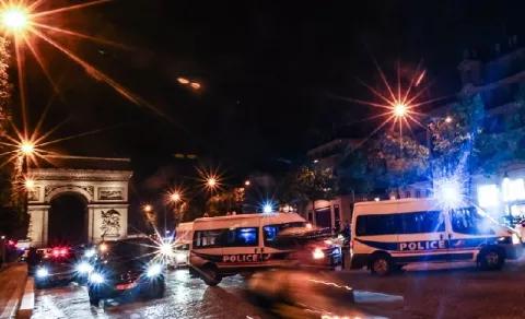 Otra noche violenta en la Ciudad Luz