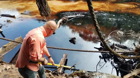 Identifican empresa responsable de derrame en río Juan Díaz