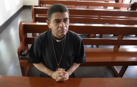 Devuelven a la cárcel al obispo nicaragüense Rolando Álvarez