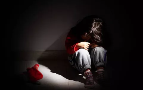 Proponen 15 a 20 años de cárcel para violadores de menores