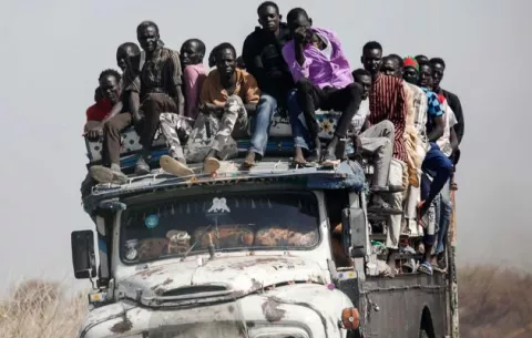 Cientos de cadáveres cubiertos de moscas en Darfur