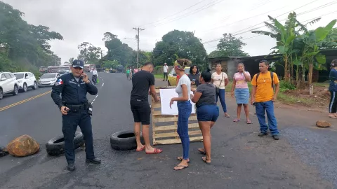 Vuelven a cerrar la carretera Panamá-Colón por falta de agua