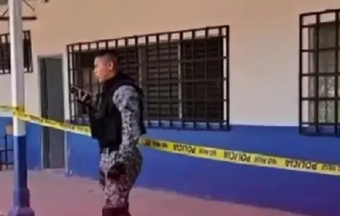 Alumno presuntamente armado se escapa de colegio en Cativá