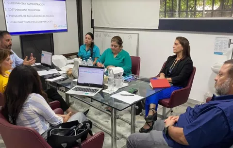 Establecen alianza para mejorar salud auditiva de los niños