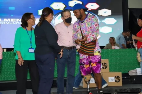 Senadis entrega capital semilla a siete familias de Chiriquí