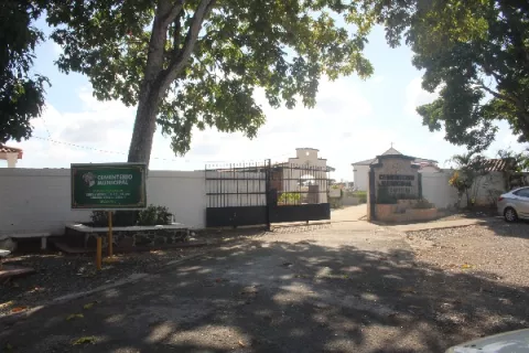 Exhumaciones por morosidad en el Cementerio de La Chorrera