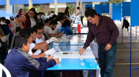 Cierran centros de votación en Guatemala
