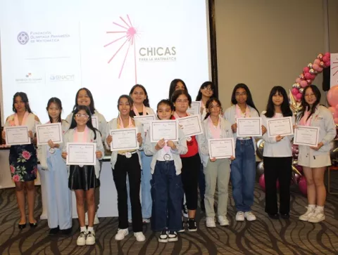 Medallas para estudiantes de 'Chicas para la Matemática'