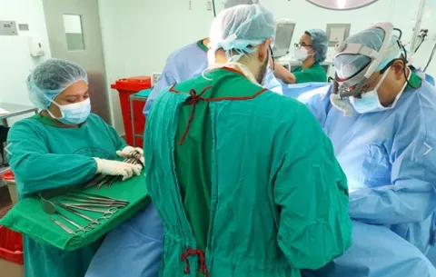 CSS realiza cirugía a embarazada con cáncer avanzado