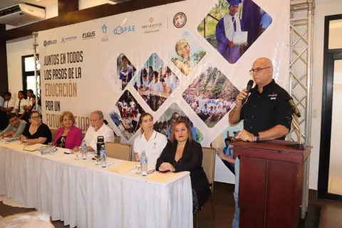 Extienden alianza estratégica por la educación